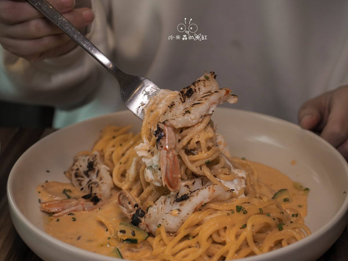 台北松菸美食|巷弄裡的溫暖日式洋食「鳥作洋食」!會爆汁的漢堡排與超濃郁海膽麵,帶毛小孩一起約會吧 - 第24張圖 台北松菸美食|巷弄裡的溫暖日式洋食「鳥作洋食」!會爆汁的漢堡排與超濃郁海膽麵,帶毛小孩一起約會吧