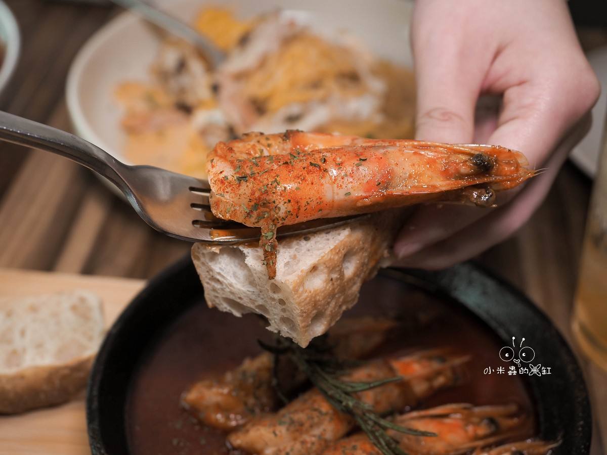 台北松菸美食|巷弄裡的溫暖日式洋食「鳥作洋食」!會爆汁的漢堡排與超濃郁海膽麵,帶毛小孩一起約會吧 - 第18張圖 台北松菸美食|巷弄裡的溫暖日式洋食「鳥作洋食」!會爆汁的漢堡排與超濃郁海膽麵,帶毛小孩一起約會吧