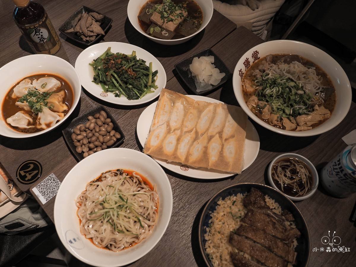 新店裕隆城美食「麻膳堂」帶毛孩逛街的救星！被牛肉麵耽誤的排骨炒飯？香麻帶勁的台式時尚美味 (寵物友善)