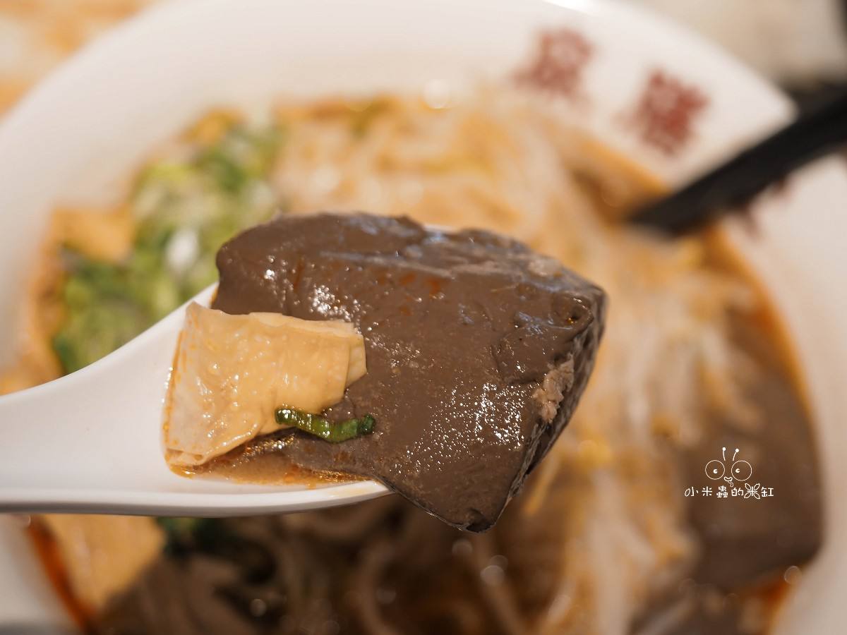 新店裕隆城美食「麻膳堂」帶毛孩逛街的救星！被牛肉麵耽誤的排骨炒飯？香麻帶勁的台式時尚美味 (寵物友善)