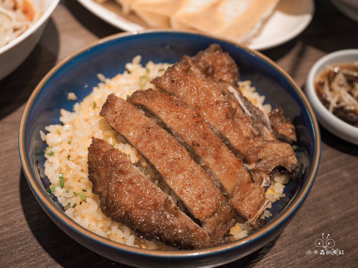 新店裕隆城美食「麻膳堂」帶毛孩逛街的救星！被牛肉麵耽誤的排骨炒飯？香麻帶勁的台式時尚美味 (寵物友善)