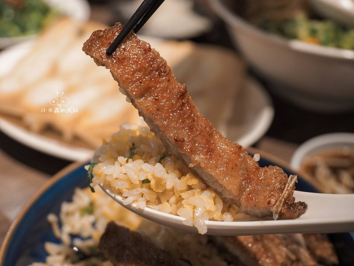 新店裕隆城美食「麻膳堂」帶毛孩逛街的救星！被牛肉麵耽誤的排骨炒飯？香麻帶勁的台式時尚美味 (寵物友善)