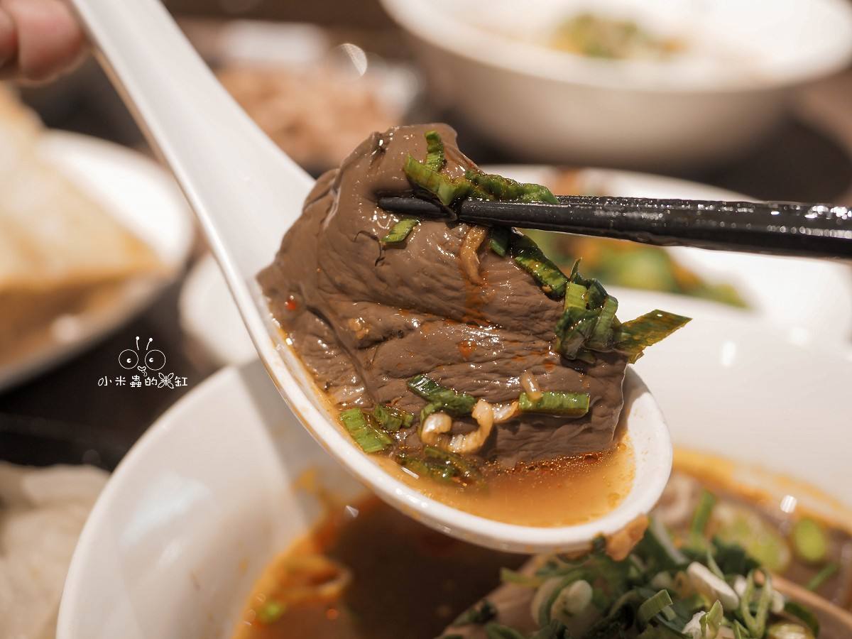 新店裕隆城美食「麻膳堂」帶毛孩逛街的救星！被牛肉麵耽誤的排骨炒飯？香麻帶勁的台式時尚美味 (寵物友善)