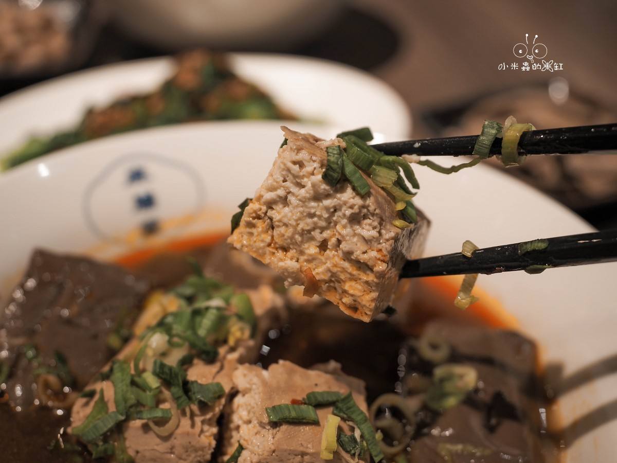 新店裕隆城美食「麻膳堂」帶毛孩逛街的救星！被牛肉麵耽誤的排骨炒飯？香麻帶勁的台式時尚美味 (寵物友善)