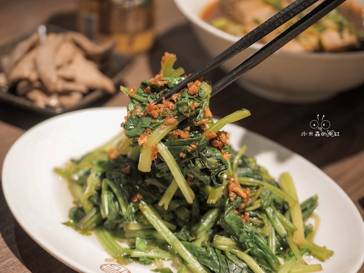 新店裕隆城美食「麻膳堂」帶毛孩逛街的救星！被牛肉麵耽誤的排骨炒飯？香麻帶勁的台式時尚美味 (寵物友善)