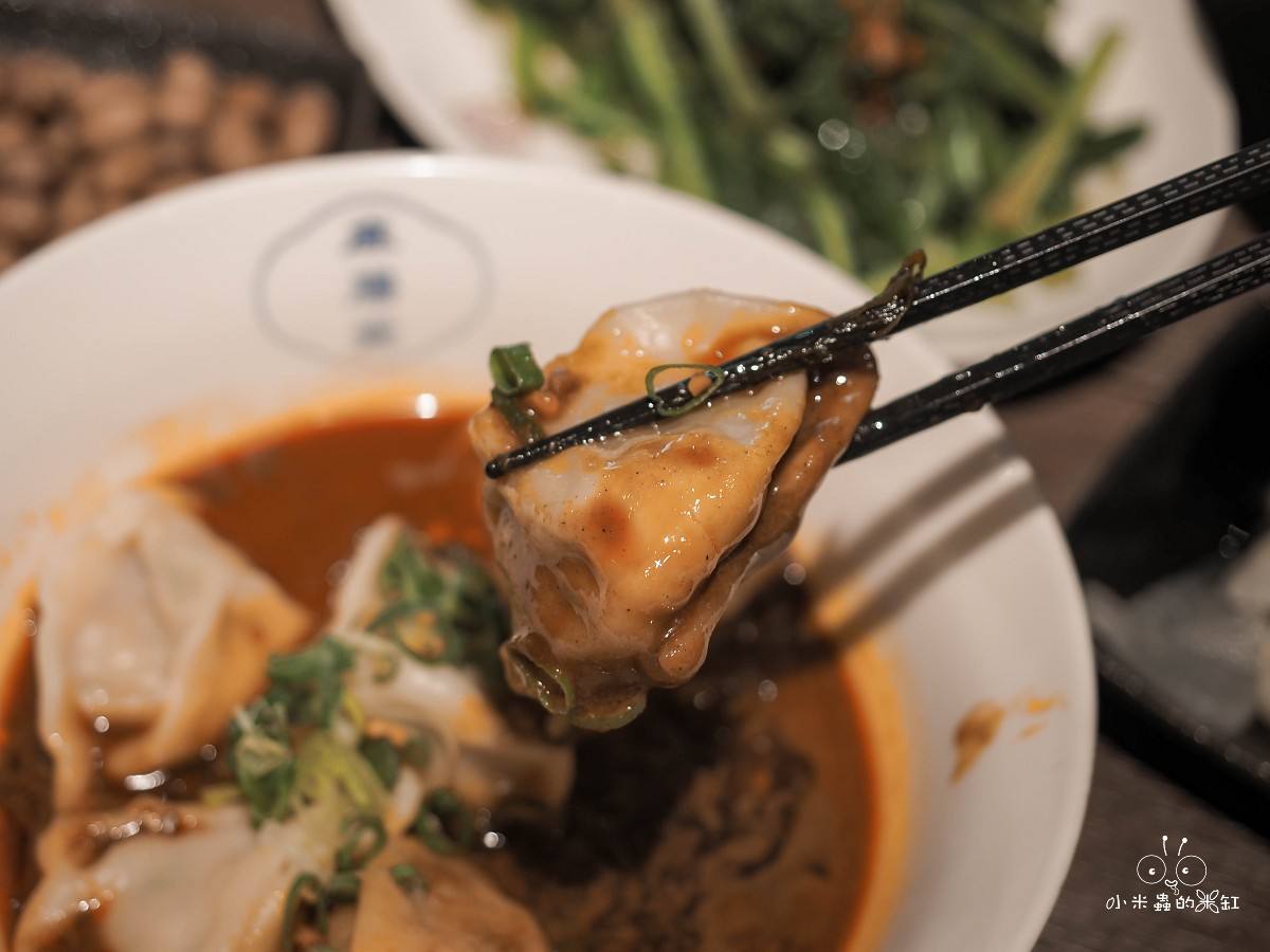 新店裕隆城美食「麻膳堂」帶毛孩逛街的救星！被牛肉麵耽誤的排骨炒飯？香麻帶勁的台式時尚美味 (寵物友善)