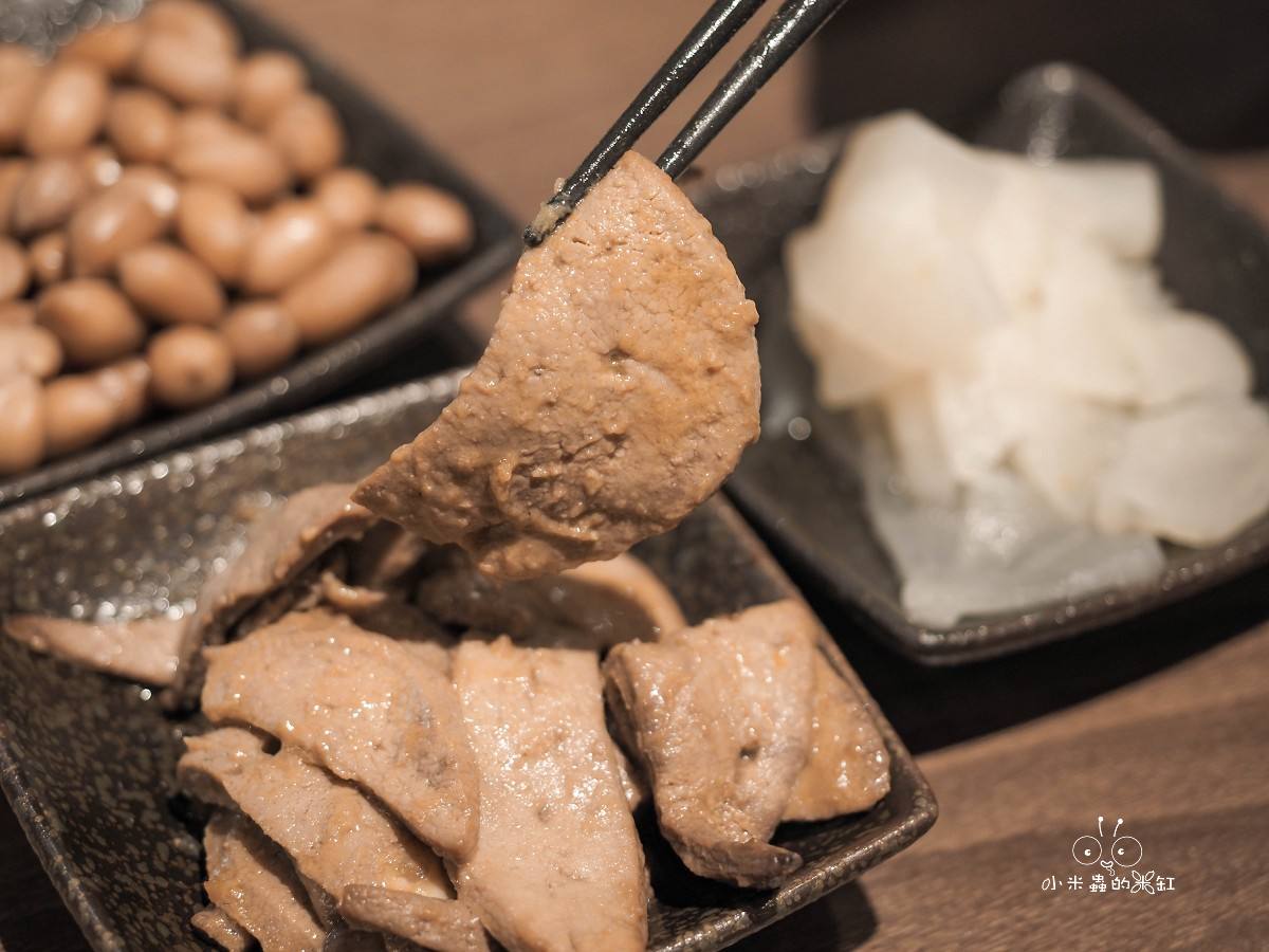 新店裕隆城美食「麻膳堂」帶毛孩逛街的救星！被牛肉麵耽誤的排骨炒飯？香麻帶勁的台式時尚美味 (寵物友善)