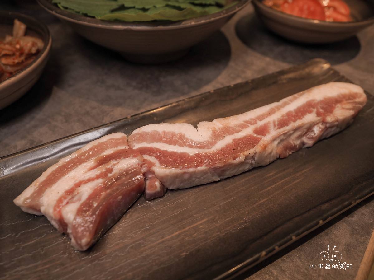 林口三井美食推薦|彩豚屋 日韓結合的生菜包肉專門店,專人代烤極厚三層肉,生菜無限續,寵物友善超加分 - 第19張圖 林口三井美食推薦|彩豚屋 日韓結合的生菜包肉專門店,專人代烤極厚三層肉,生菜無限續,寵物友善超加分