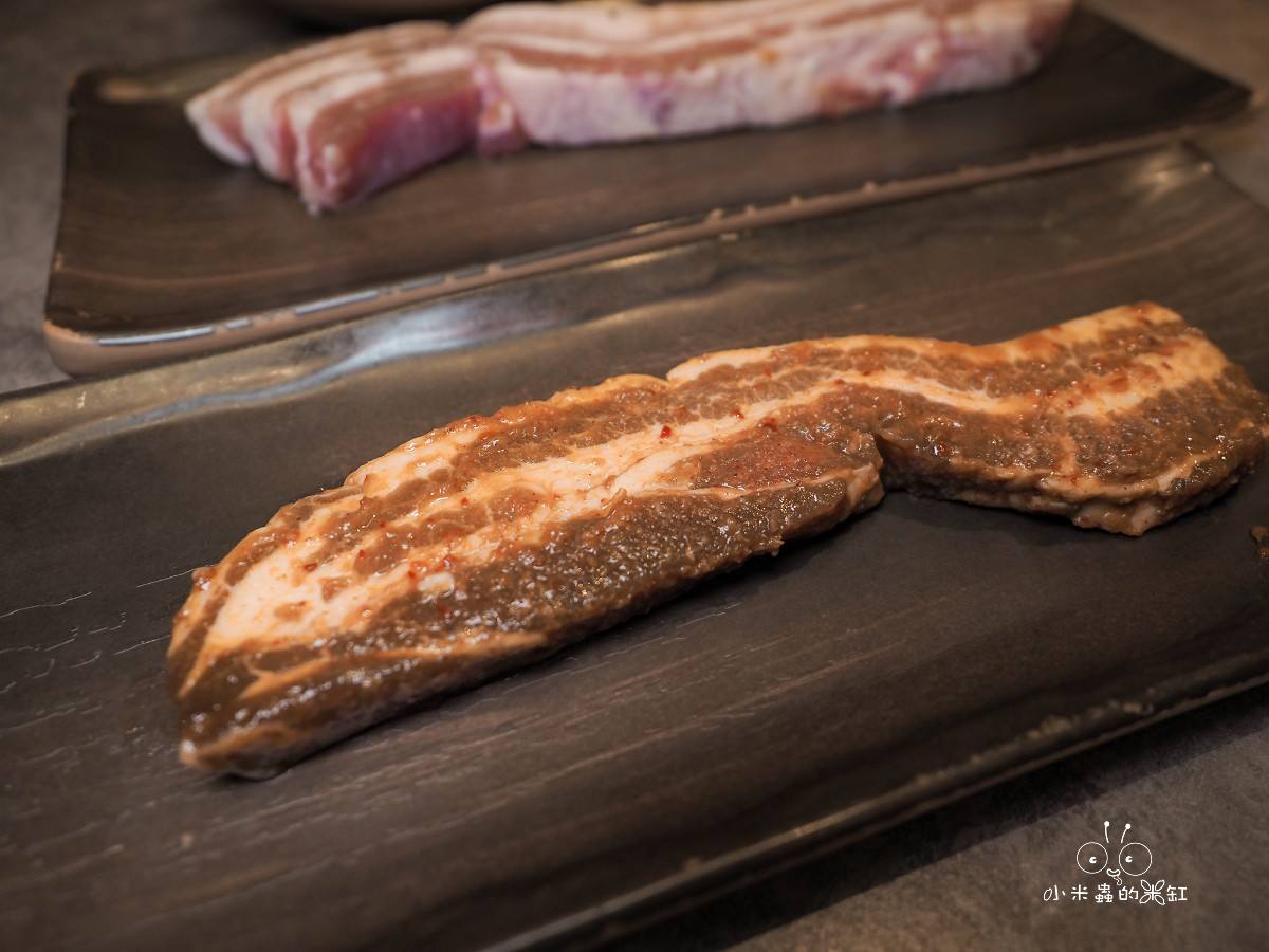 林口三井美食推薦|彩豚屋 日韓結合的生菜包肉專門店,專人代烤極厚三層肉,生菜無限續,寵物友善超加分 - 第25張圖 林口三井美食推薦|彩豚屋 日韓結合的生菜包肉專門店,專人代烤極厚三層肉,生菜無限續,寵物友善超加分