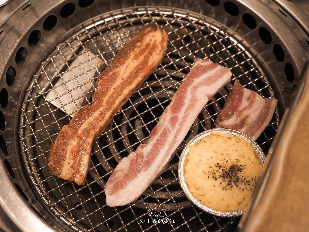 林口三井美食推薦|彩豚屋 日韓結合的生菜包肉專門店,專人代烤極厚三層肉,生菜無限續,寵物友善超加分 - 第20張圖 林口三井美食推薦|彩豚屋 日韓結合的生菜包肉專門店,專人代烤極厚三層肉,生菜無限續,寵物友善超加分
