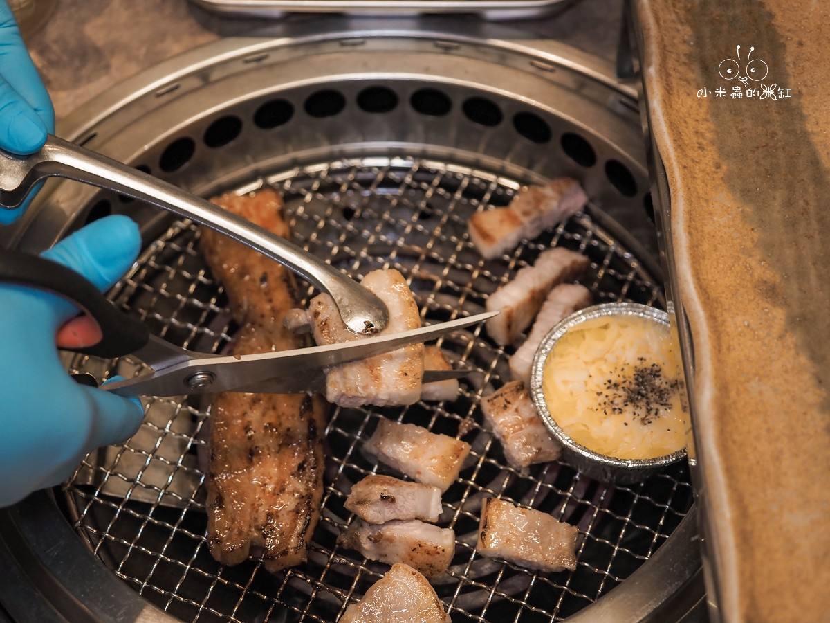 林口三井美食推薦|彩豚屋 日韓結合的生菜包肉專門店,專人代烤極厚三層肉,生菜無限續,寵物友善超加分 - 第21張圖 林口三井美食推薦|彩豚屋 日韓結合的生菜包肉專門店,專人代烤極厚三層肉,生菜無限續,寵物友善超加分