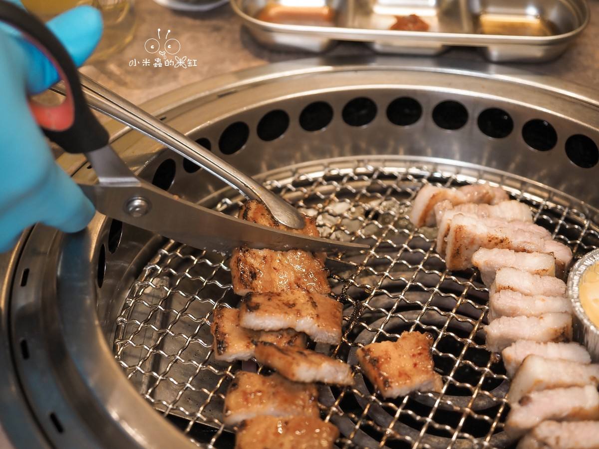 林口三井美食推薦|彩豚屋 日韓結合的生菜包肉專門店,專人代烤極厚三層肉,生菜無限續,寵物友善超加分 - 第26張圖 林口三井美食推薦|彩豚屋 日韓結合的生菜包肉專門店,專人代烤極厚三層肉,生菜無限續,寵物友善超加分
