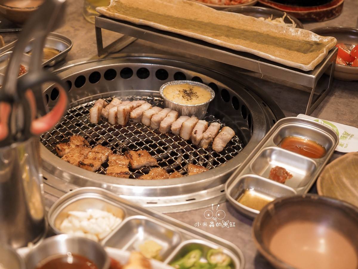 林口三井美食推薦|彩豚屋 日韓結合的生菜包肉專門店,專人代烤極厚三層肉,生菜無限續,寵物友善超加分 - 第14張圖 林口三井美食推薦|彩豚屋 日韓結合的生菜包肉專門店,專人代烤極厚三層肉,生菜無限續,寵物友善超加分