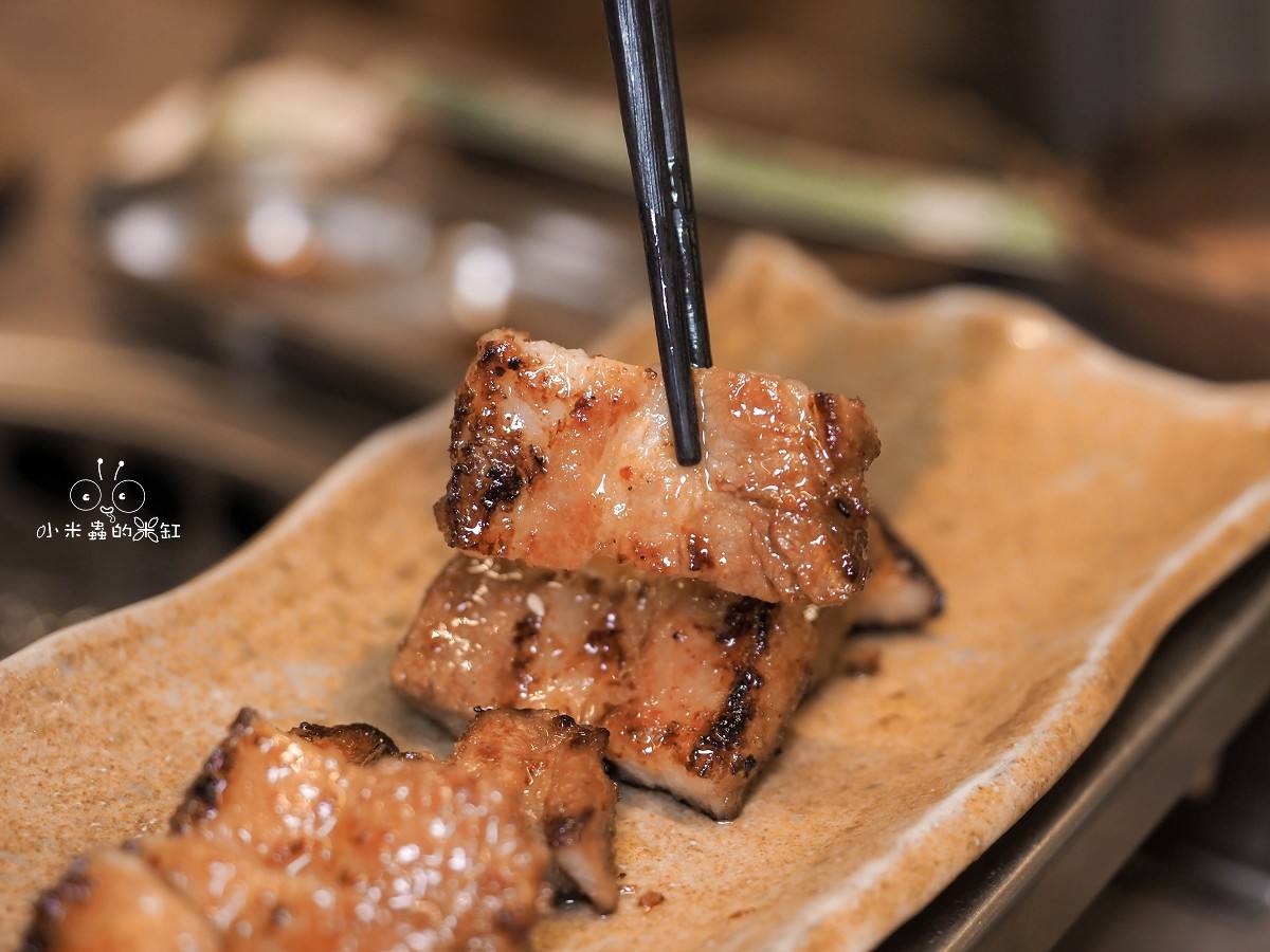 林口三井美食推薦|彩豚屋 日韓結合的生菜包肉專門店,專人代烤極厚三層肉,生菜無限續,寵物友善超加分 - 第27張圖 林口三井美食推薦|彩豚屋 日韓結合的生菜包肉專門店,專人代烤極厚三層肉,生菜無限續,寵物友善超加分