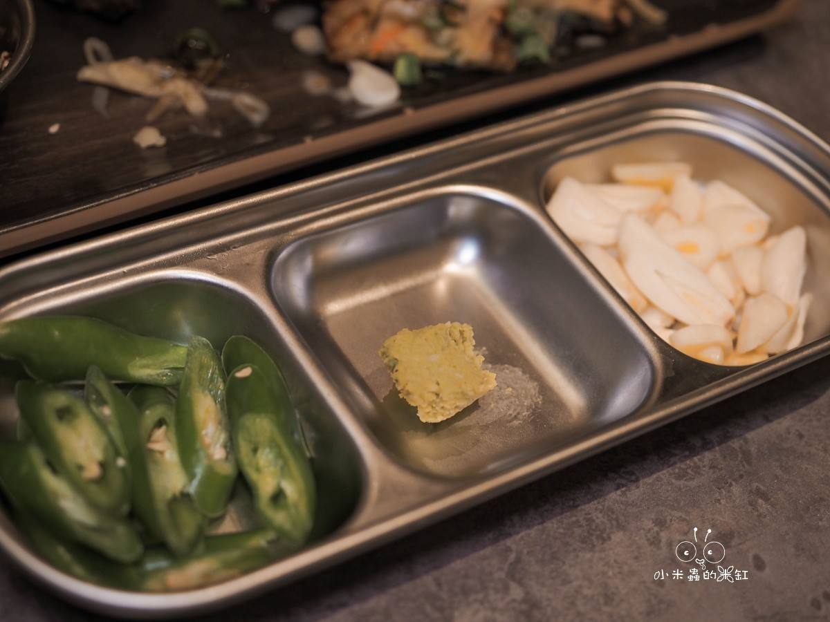 林口三井美食推薦|彩豚屋 日韓結合的生菜包肉專門店,專人代烤極厚三層肉,生菜無限續,寵物友善超加分 - 第23張圖 林口三井美食推薦|彩豚屋 日韓結合的生菜包肉專門店,專人代烤極厚三層肉,生菜無限續,寵物友善超加分