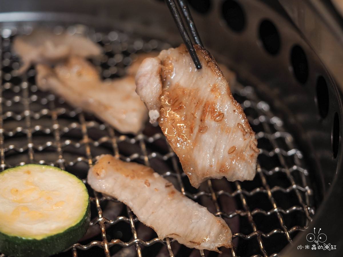 林口三井美食推薦|彩豚屋 日韓結合的生菜包肉專門店,專人代烤極厚三層肉,生菜無限續,寵物友善超加分 - 第34張圖 林口三井美食推薦|彩豚屋 日韓結合的生菜包肉專門店,專人代烤極厚三層肉,生菜無限續,寵物友善超加分