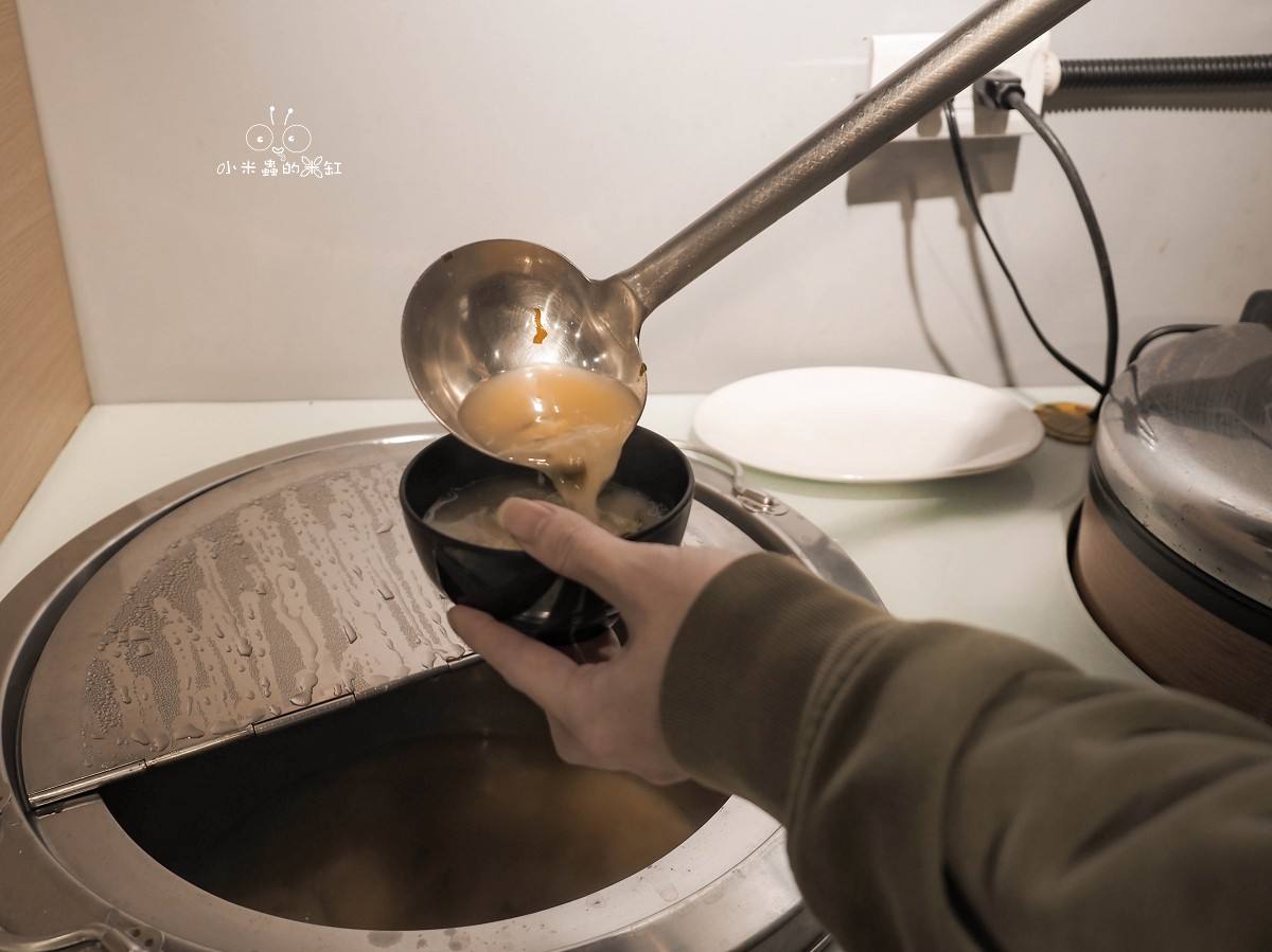 竹北竟然有一間只要160元的燒肉店!食石燒肉竹北縣政店:咖哩飯、肉燥飯隨你吃到飽,CP值超高! - 第11張圖 竹北竟然有一間只要160元的燒肉店!食石燒肉竹北縣政店:咖哩飯、肉燥飯隨你吃到飽,CP值超高!