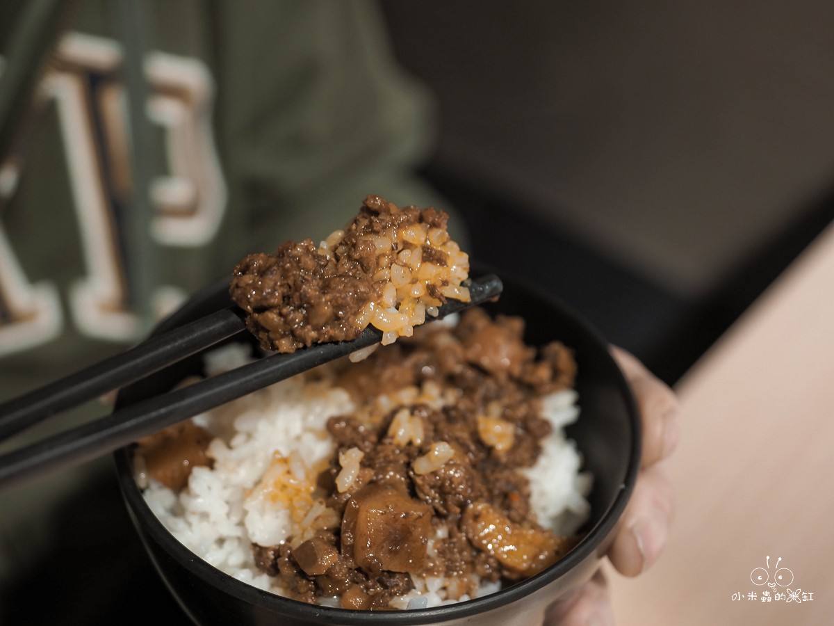 竹北竟然有一間只要160元的燒肉店!食石燒肉竹北縣政店:咖哩飯、肉燥飯隨你吃到飽,CP值超高! - 第9張圖 竹北竟然有一間只要160元的燒肉店!食石燒肉竹北縣政店:咖哩飯、肉燥飯隨你吃到飽,CP值超高!