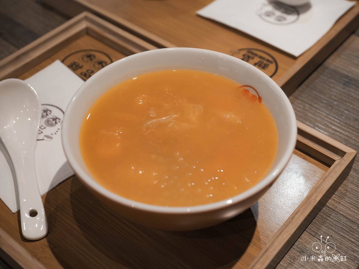 西門港式甜品推薦｜香香甜品 深夜也能吃到的港式甜湯！芝麻糊、楊枝甘露、燉奶每一碗都超療癒