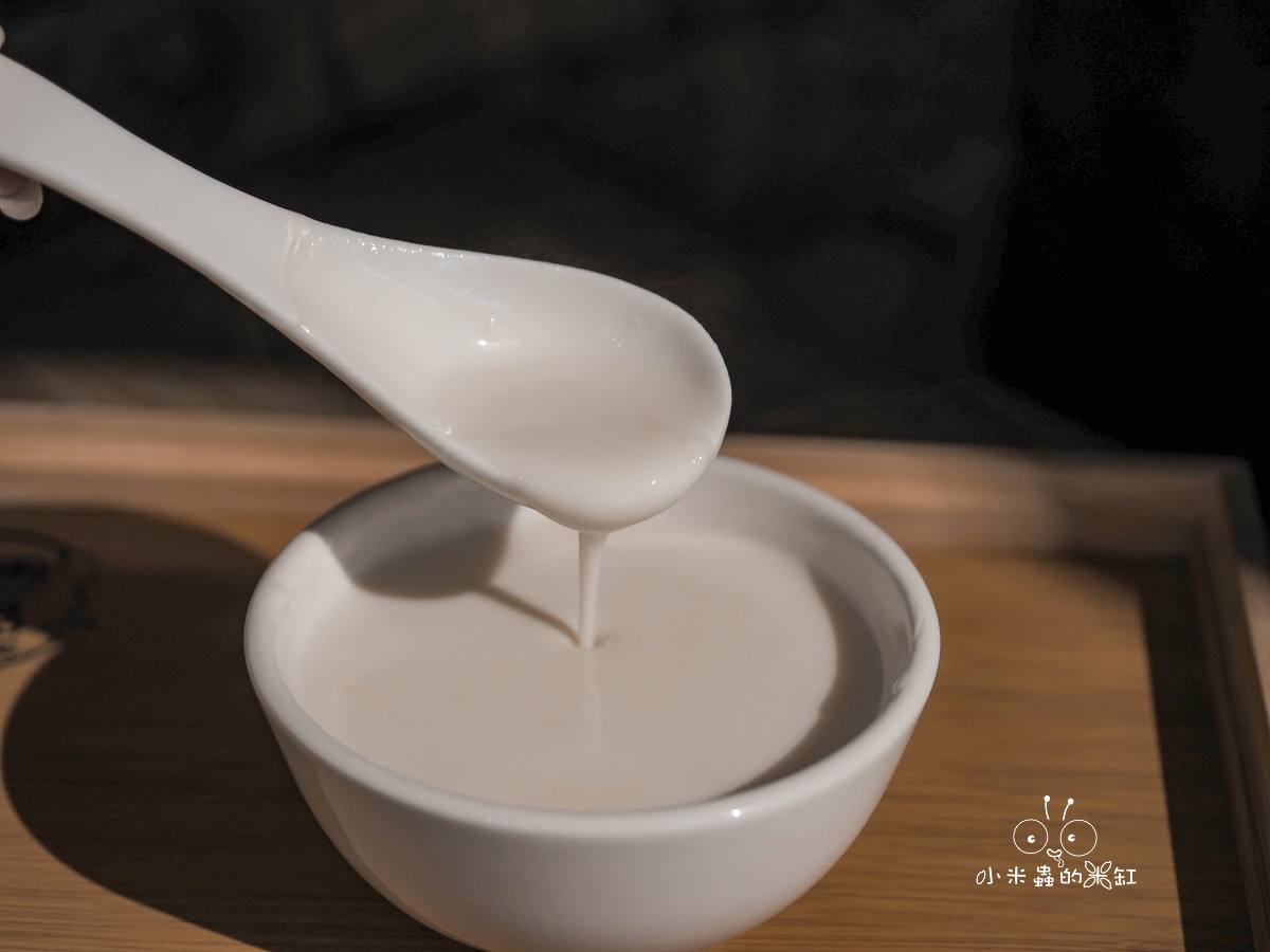 西門港式甜品推薦｜香香甜品 深夜也能吃到的港式甜湯！芝麻糊、楊枝甘露、燉奶每一碗都超療癒