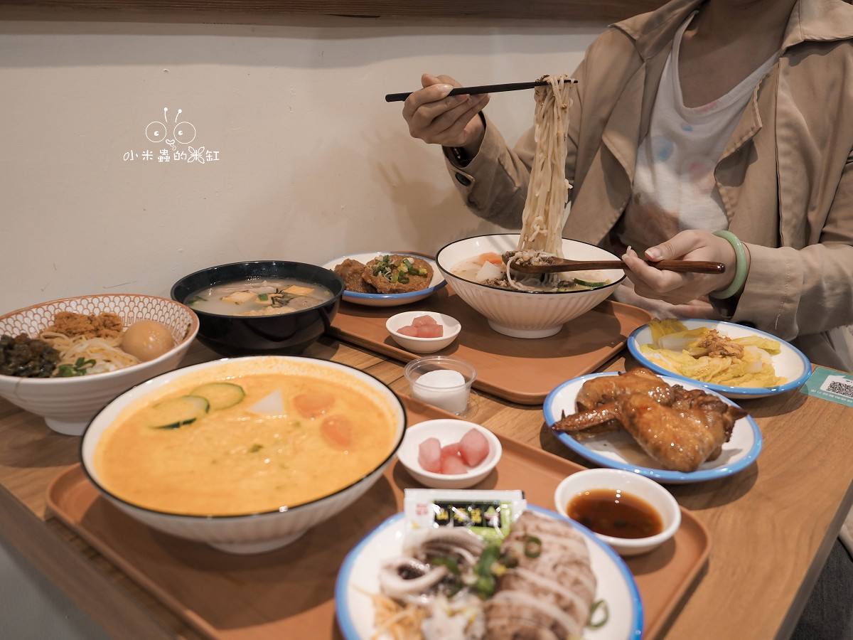 板橋麵店推薦！花山家台麵小館｜免費冬瓜茶喝到爽！懷古豬排麵、南洋魷魚麵一次滿足，平價又有質感！