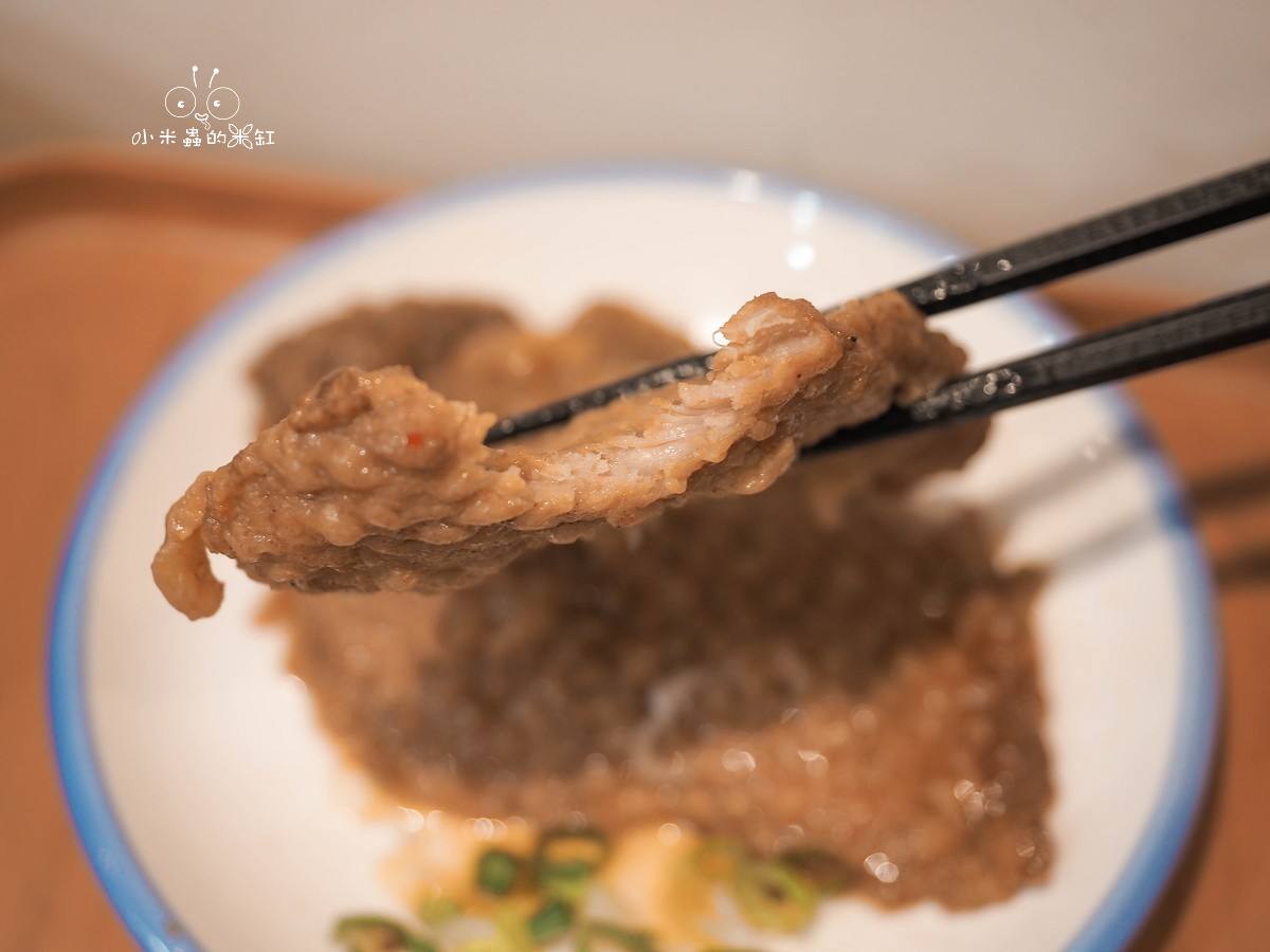板橋麵店推薦！花山家台麵小館｜免費冬瓜茶喝到爽！懷古豬排麵、南洋魷魚麵一次滿足，平價又有質感！