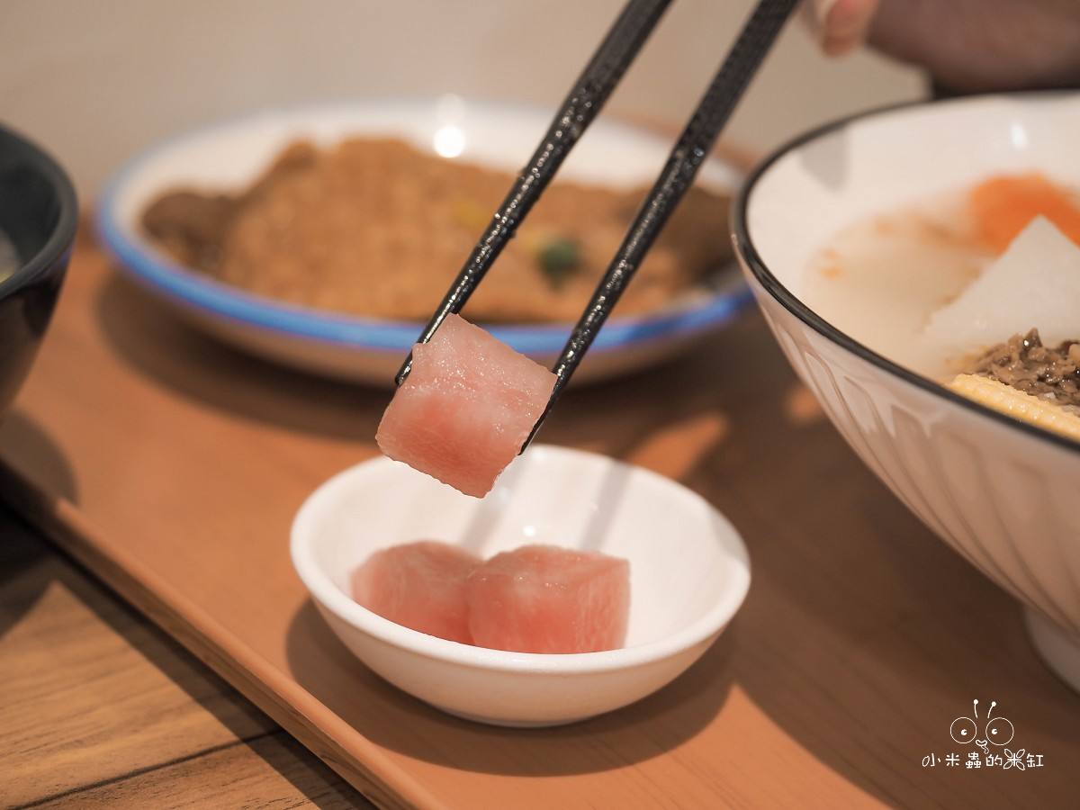 板橋麵店推薦！花山家台麵小館｜免費冬瓜茶喝到爽！懷古豬排麵、南洋魷魚麵一次滿足，平價又有質感！
