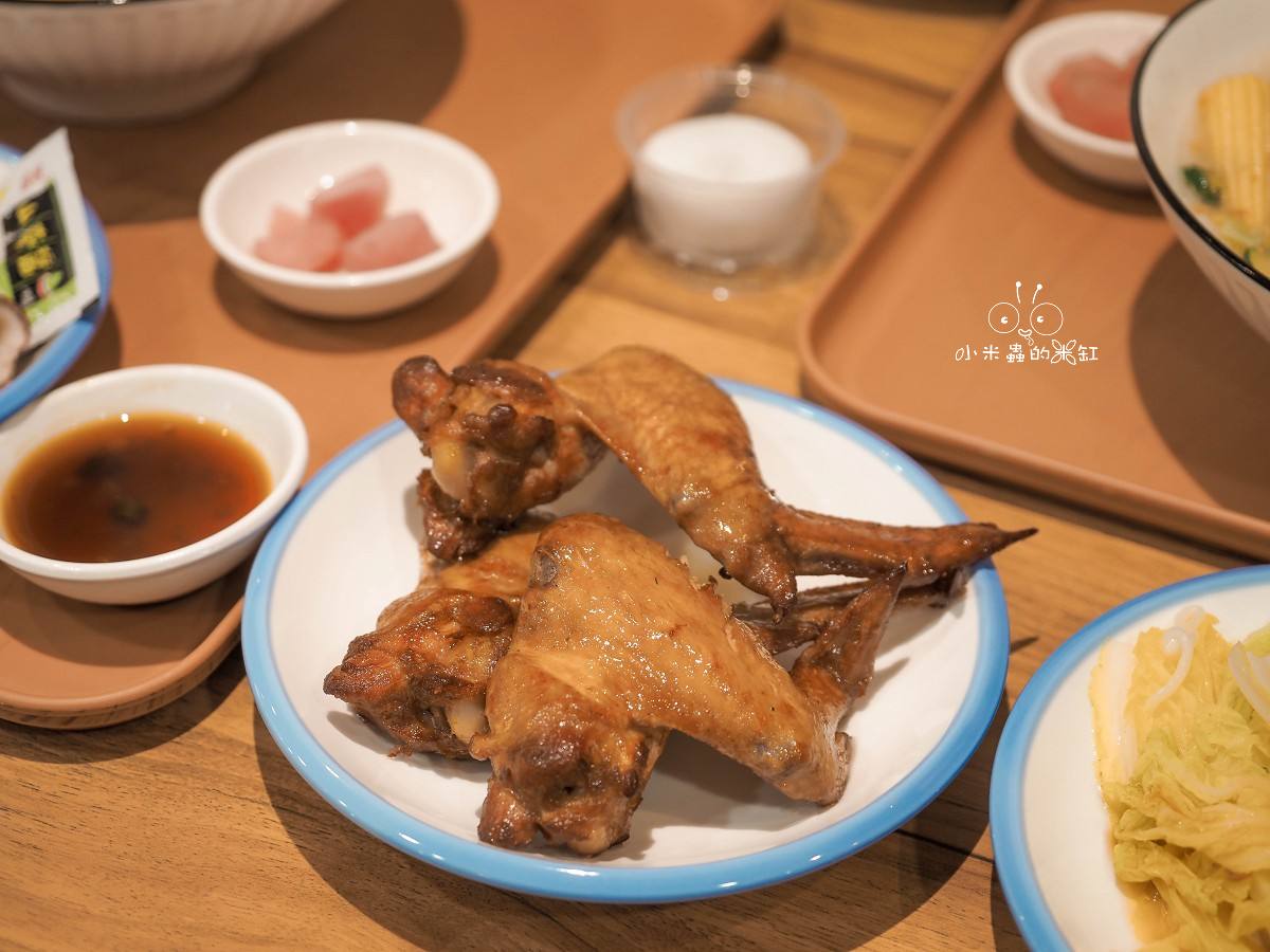 板橋麵店推薦！花山家台麵小館｜免費冬瓜茶喝到爽！懷古豬排麵、南洋魷魚麵一次滿足，平價又有質感！