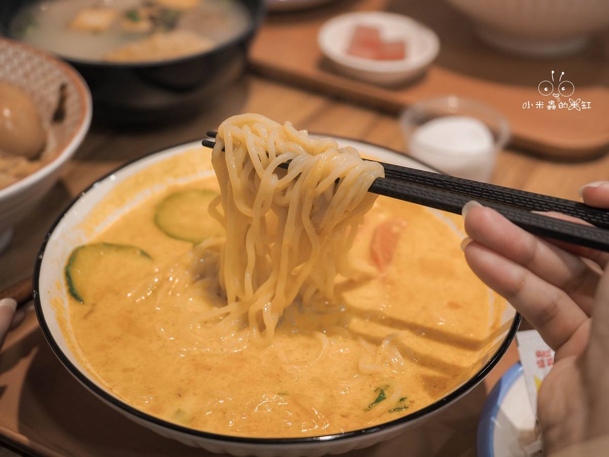板橋麵店推薦！花山家台麵小館｜免費冬瓜茶喝到爽！懷古豬排麵、南洋魷魚麵一次滿足，平價又有質感！