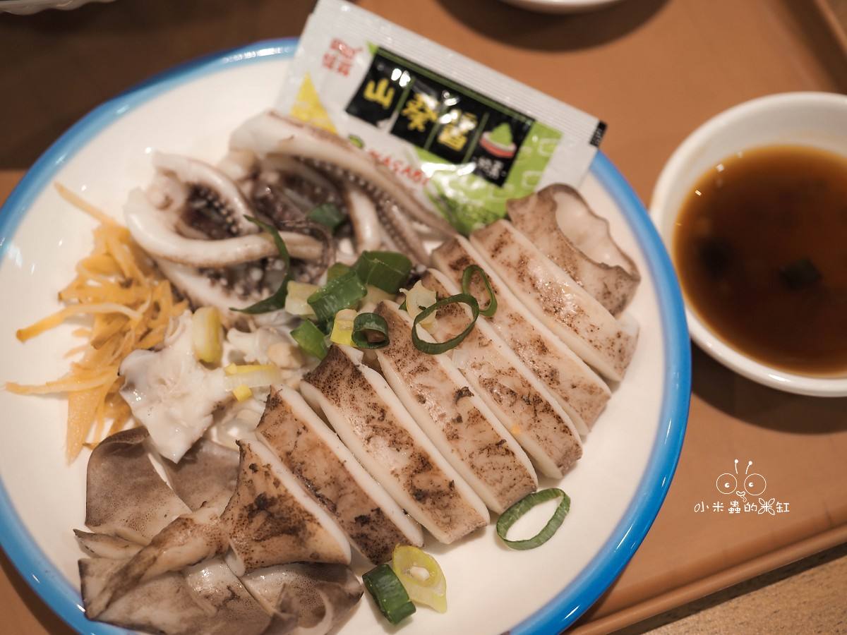 板橋麵店推薦！花山家台麵小館｜免費冬瓜茶喝到爽！懷古豬排麵、南洋魷魚麵一次滿足，平價又有質感！