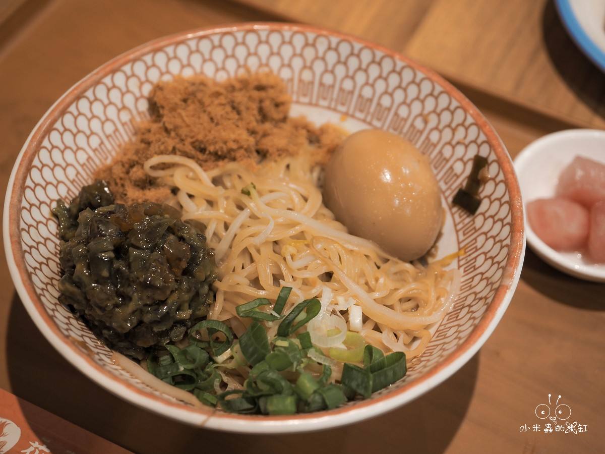 板橋麵店推薦！花山家台麵小館｜免費冬瓜茶喝到爽！懷古豬排麵、南洋魷魚麵一次滿足，平價又有質感！