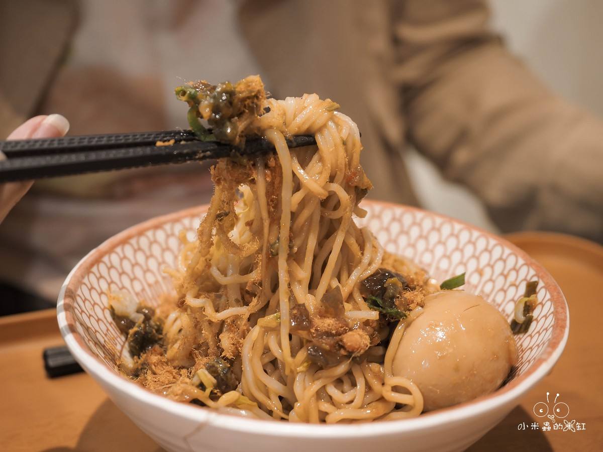 板橋麵店推薦！花山家台麵小館｜免費冬瓜茶喝到爽！懷古豬排麵、南洋魷魚麵一次滿足，平價又有質感！