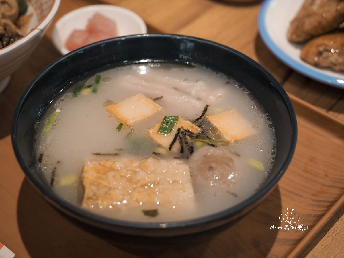 板橋麵店推薦！花山家台麵小館｜免費冬瓜茶喝到爽！懷古豬排麵、南洋魷魚麵一次滿足，平價又有質感！