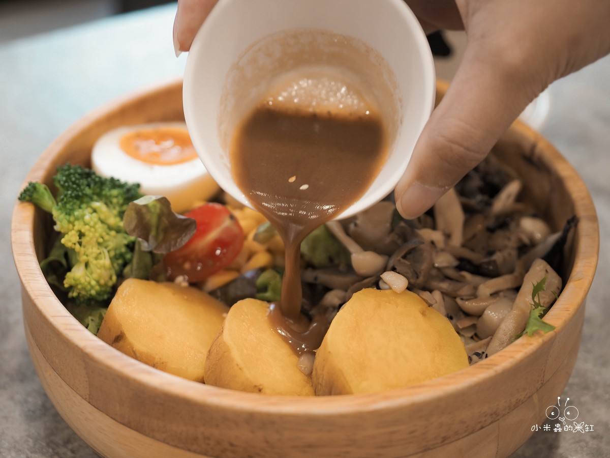 三重早午餐推薦！Stay true粗心早午餐｜爆料系法式吐司太誇張！高CP值拼盤＋木盆沙拉一次滿足！