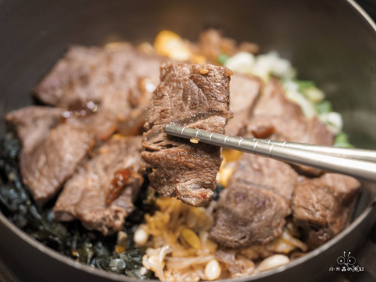 士林美食推薦！金美麗人韓國直火釜飯專賣店｜爆香直火現烤！一鍋兩吃釜飯太銷魂，士林捷運3分鐘必吃