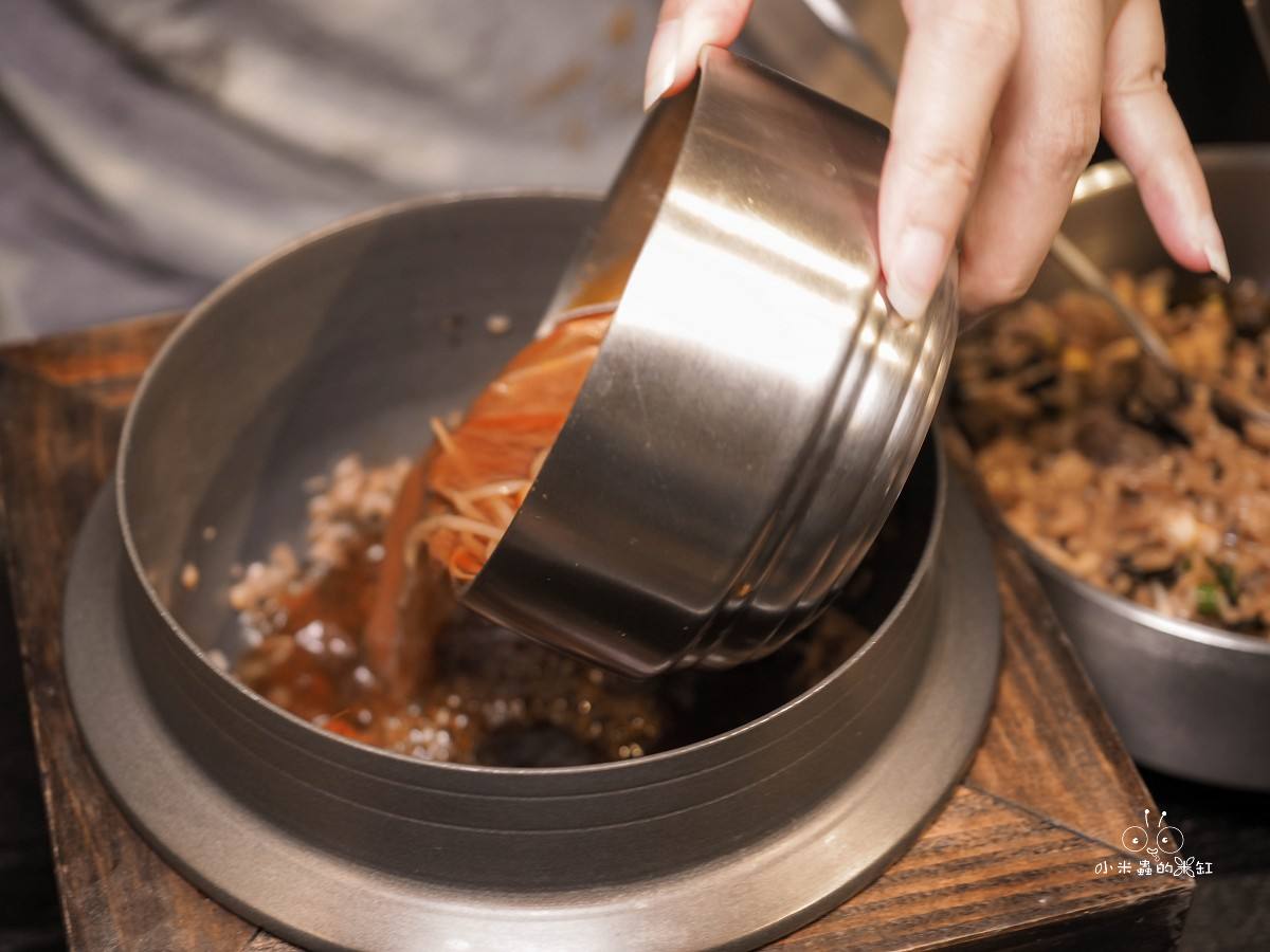 士林美食推薦！金美麗人韓國直火釜飯專賣店｜爆香直火現烤！一鍋兩吃釜飯太銷魂，士林捷運3分鐘必吃