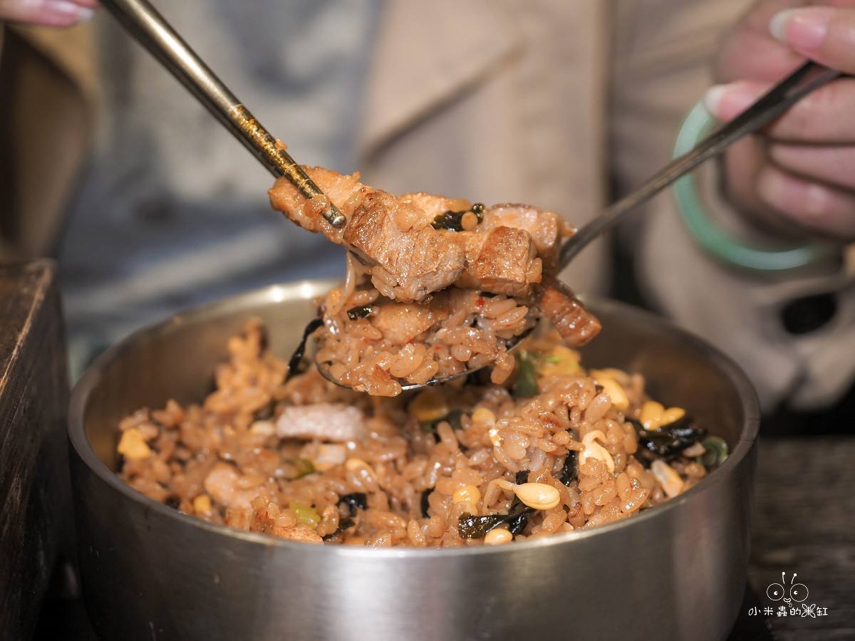 士林美食推薦！金美麗人韓國直火釜飯專賣店｜爆香直火現烤！一鍋兩吃釜飯太銷魂，士林捷運3分鐘必吃