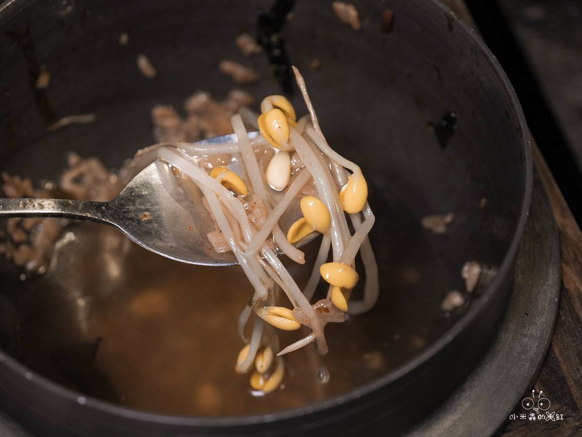 士林美食推薦！金美麗人韓國直火釜飯專賣店｜爆香直火現烤！一鍋兩吃釜飯太銷魂，士林捷運3分鐘必吃