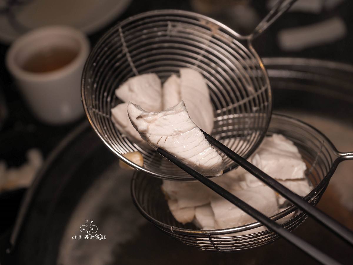 國父紀念館站高級火鍋推薦|《囍聚精緻鍋物》活體青蟳、專人桌邊服務太享受!海鮮控必朝聖的頂級鍋物饗宴 - 第29張圖 國父紀念館站高級火鍋推薦|《囍聚精緻鍋物》活體青蟳、專人桌邊服務太享受!海鮮控必朝聖的頂級鍋物饗宴