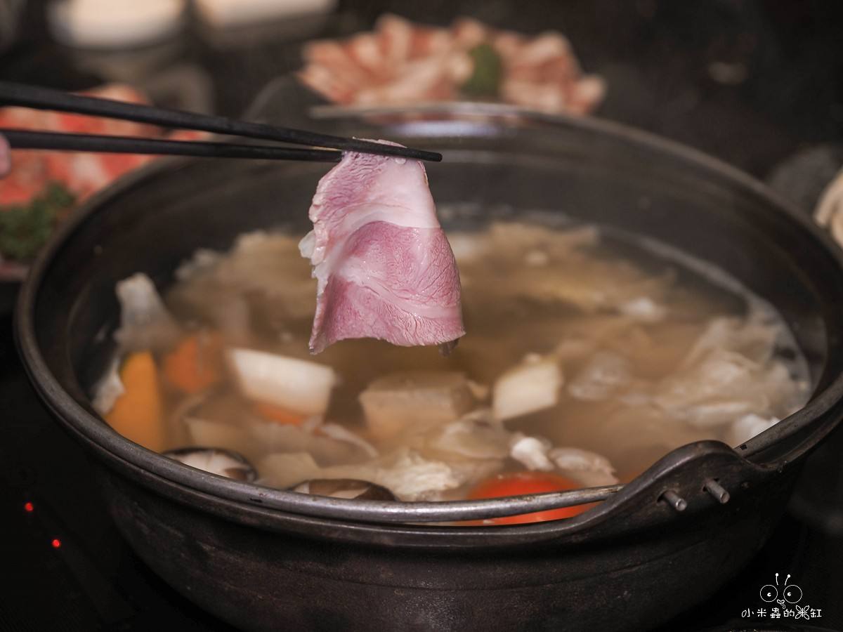 國父紀念館站高級火鍋推薦|《囍聚精緻鍋物》活體青蟳、專人桌邊服務太享受!海鮮控必朝聖的頂級鍋物饗宴 - 第40張圖 國父紀念館站高級火鍋推薦|《囍聚精緻鍋物》活體青蟳、專人桌邊服務太享受!海鮮控必朝聖的頂級鍋物饗宴