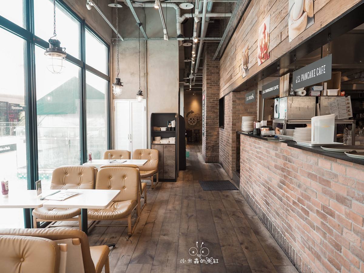 林口三井OUTLET美食推薦｜J.S. FOODIES TOKYO寵物友善餐廳，舒芙蕾鬆餅控先收藏！帶毛孩逛街也能坐下來吃一餐