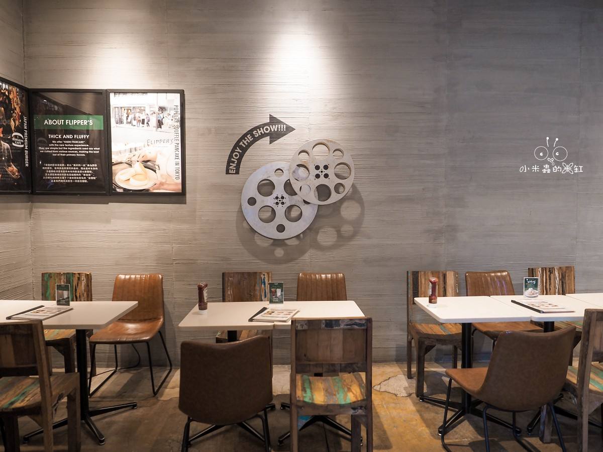 林口三井OUTLET美食推薦｜J.S. FOODIES TOKYO寵物友善餐廳，舒芙蕾鬆餅控先收藏！帶毛孩逛街也能坐下來吃一餐