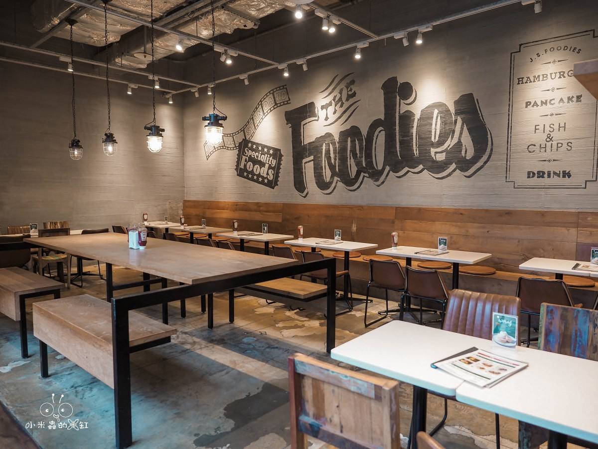 林口三井OUTLET美食推薦｜J.S. FOODIES TOKYO寵物友善餐廳，舒芙蕾鬆餅控先收藏！帶毛孩逛街也能坐下來吃一餐