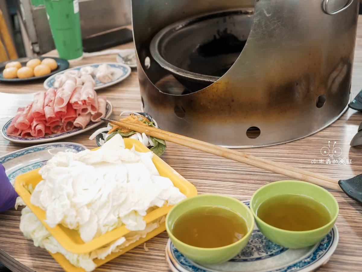 西門町火鍋推薦|雅香石頭火鍋 1976年老字號石頭火鍋,先爆香再開鍋真的有夠香!營業到凌晨的宵夜首選! - 第12張圖 西門町火鍋推薦|雅香石頭火鍋 1976年老字號石頭火鍋,先爆香再開鍋真的有夠香!營業到凌晨的宵夜首選!