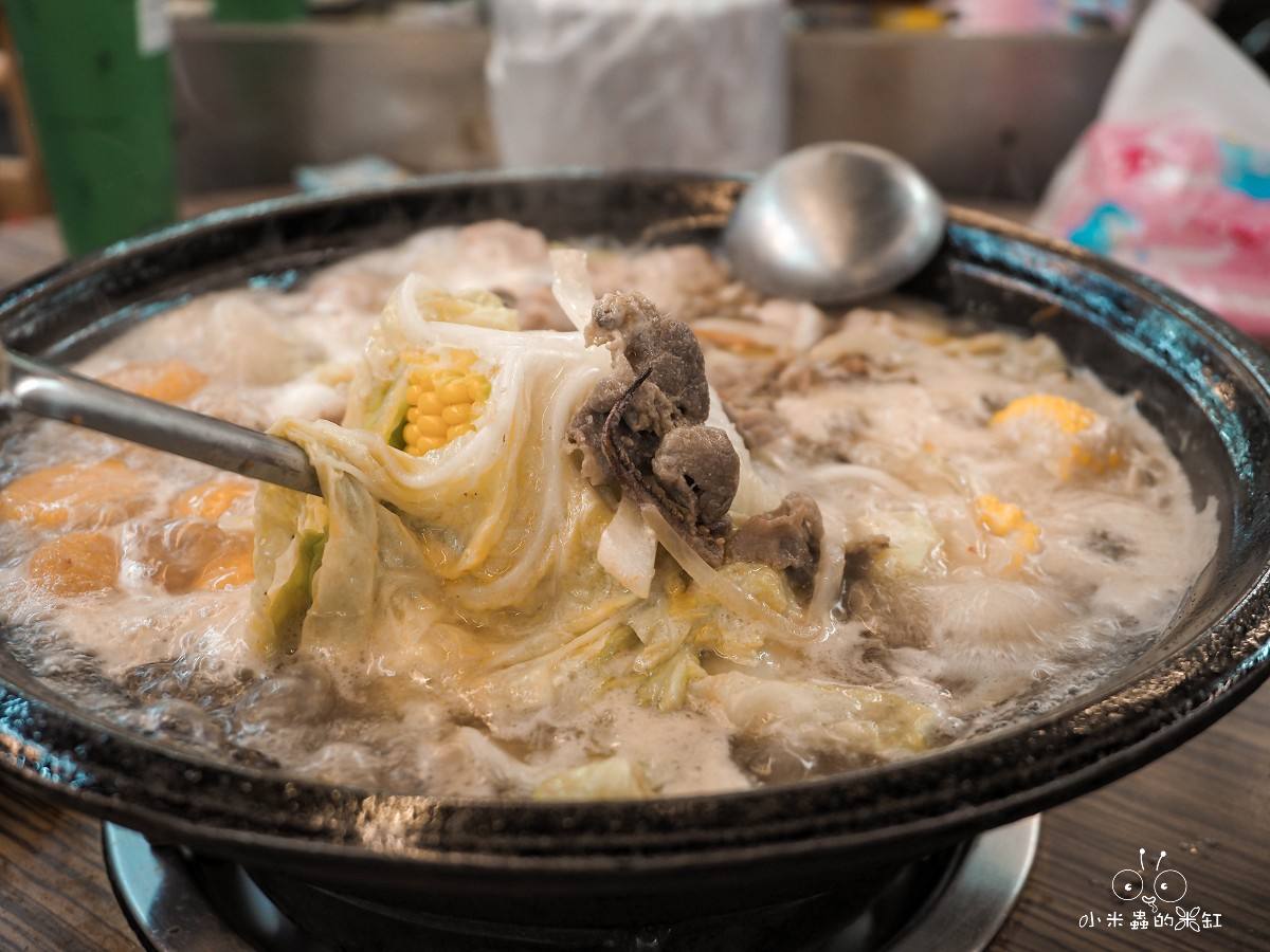西門町火鍋推薦|雅香石頭火鍋 1976年老字號石頭火鍋,先爆香再開鍋真的有夠香!營業到凌晨的宵夜首選! - 第18張圖 西門町火鍋推薦|雅香石頭火鍋 1976年老字號石頭火鍋,先爆香再開鍋真的有夠香!營業到凌晨的宵夜首選!