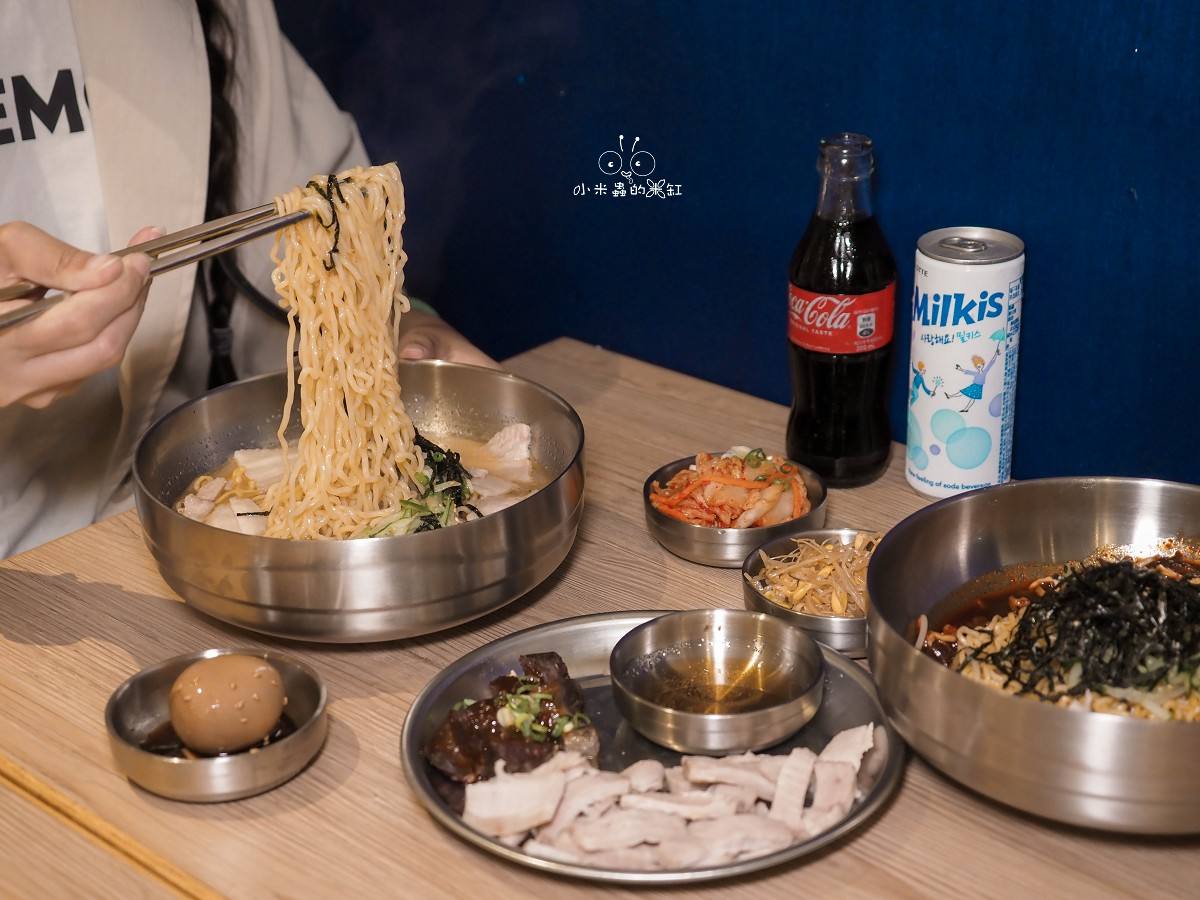 中和美食、宵夜推薦｜【釜山飛豬 韓國豬肉麵專賣】景安站新開幕 韓國豬肉麵、辛辣拌麵、血腸五花肉拼盤一次開吃