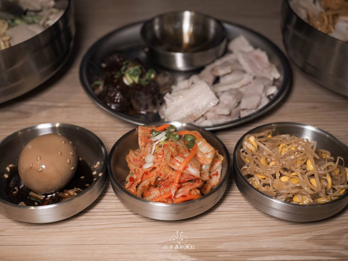 中和美食、宵夜推薦｜【釜山飛豬 韓國豬肉麵專賣】景安站新開幕 韓國豬肉麵、辛辣拌麵、血腸五花肉拼盤一次開吃